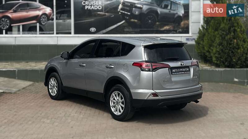 Позашляховик / Кросовер Toyota RAV4 2018 в Чернівцях