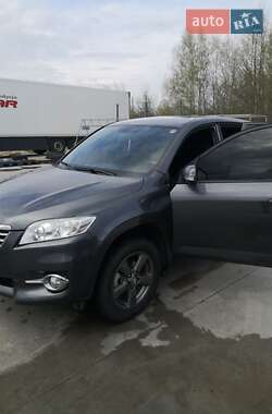 Внедорожник / Кроссовер Toyota RAV4 2012 в 