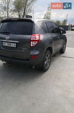 Внедорожник / Кроссовер Toyota RAV4 2012 в 