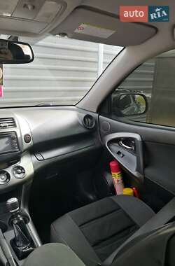 Внедорожник / Кроссовер Toyota RAV4 2012 в 