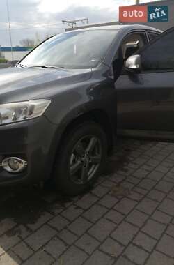 Внедорожник / Кроссовер Toyota RAV4 2012 в 