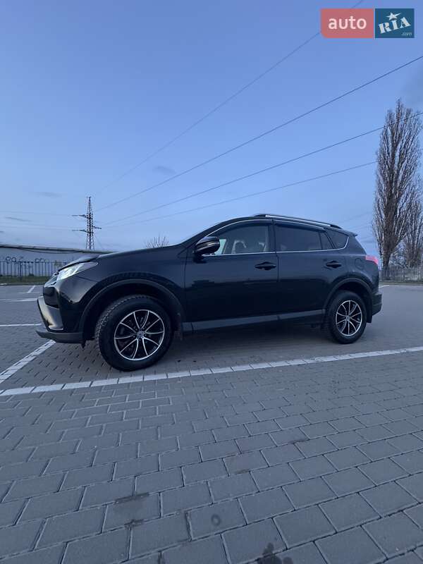Позашляховик / Кросовер Toyota RAV4 2016 в Львові