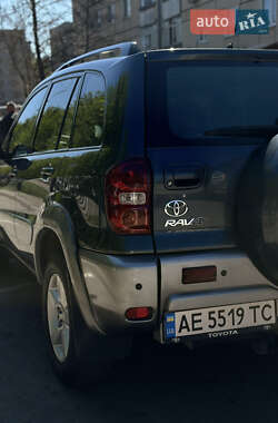Внедорожник / Кроссовер Toyota RAV4 2004 в 