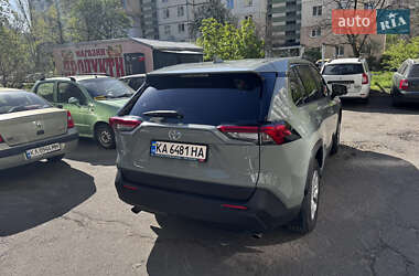 Внедорожник / Кроссовер Toyota RAV4 2022 в 