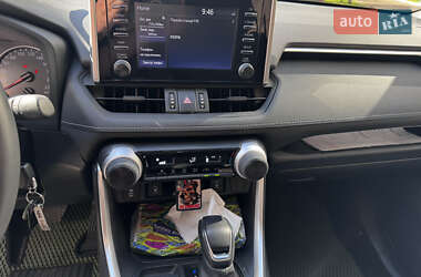 Внедорожник / Кроссовер Toyota RAV4 2022 в 