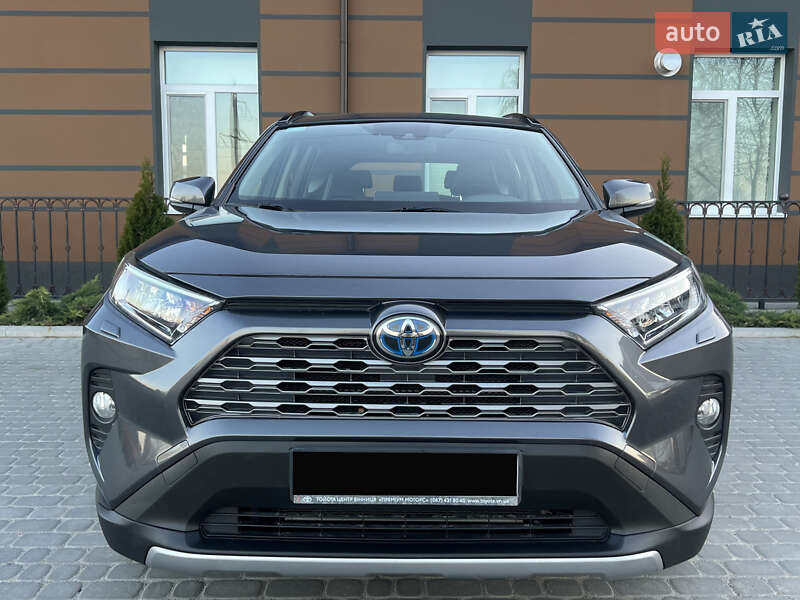 Внедорожник / Кроссовер Toyota RAV4 2019 в 