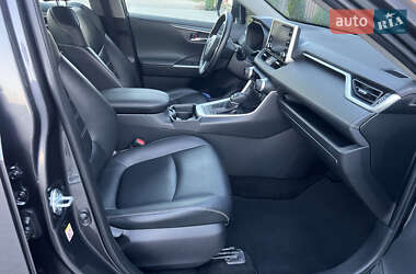 Внедорожник / Кроссовер Toyota RAV4 2019 в 