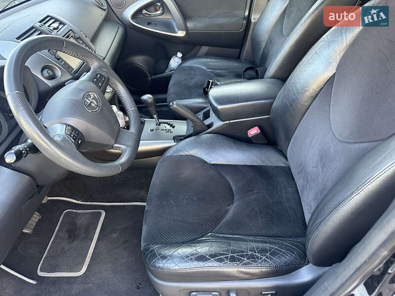 Внедорожник / Кроссовер Toyota RAV4 2012 в Киеве