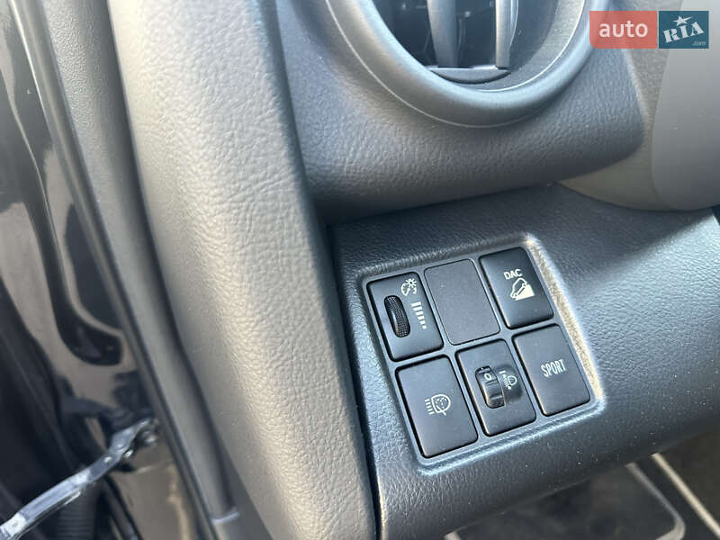 Внедорожник / Кроссовер Toyota RAV4 2012 в Киеве