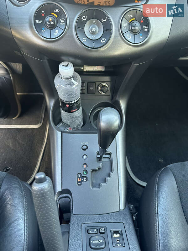 Внедорожник / Кроссовер Toyota RAV4 2012 в Киеве