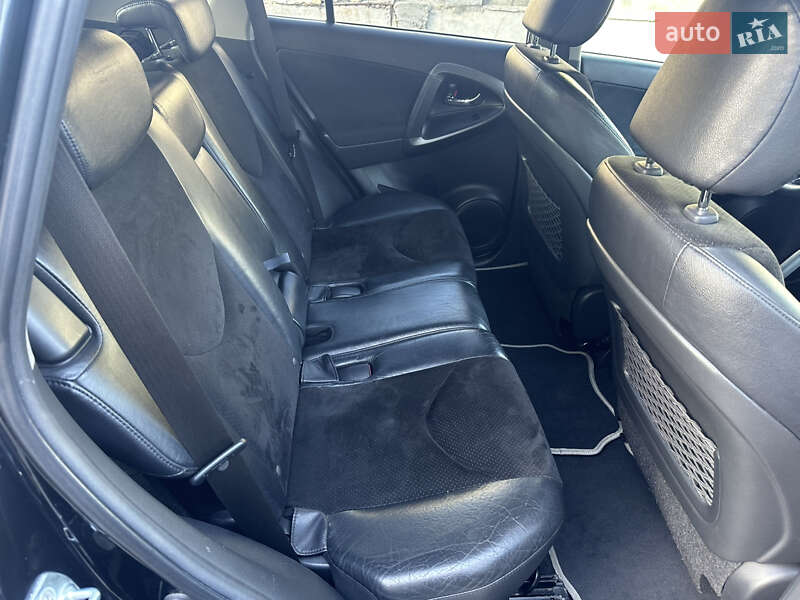 Внедорожник / Кроссовер Toyota RAV4 2012 в Киеве