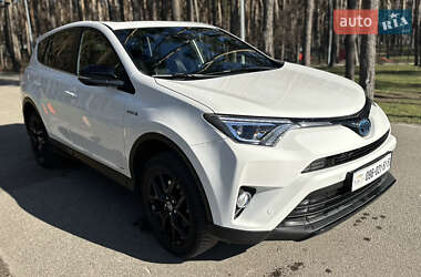Внедорожник / Кроссовер Toyota RAV4 2018 в 