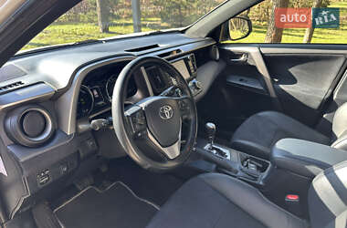 Внедорожник / Кроссовер Toyota RAV4 2018 в 