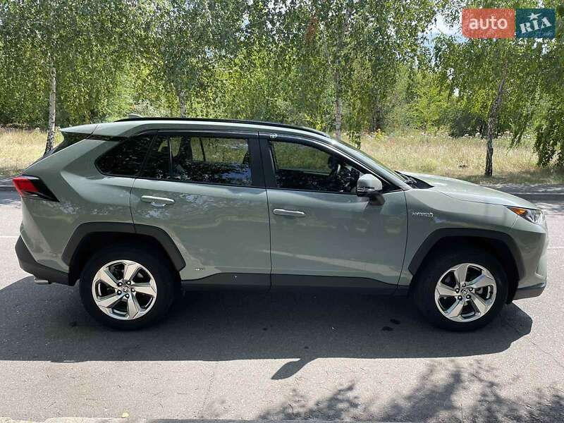 Позашляховик / Кросовер Toyota RAV4 2021 в Запоріжжі