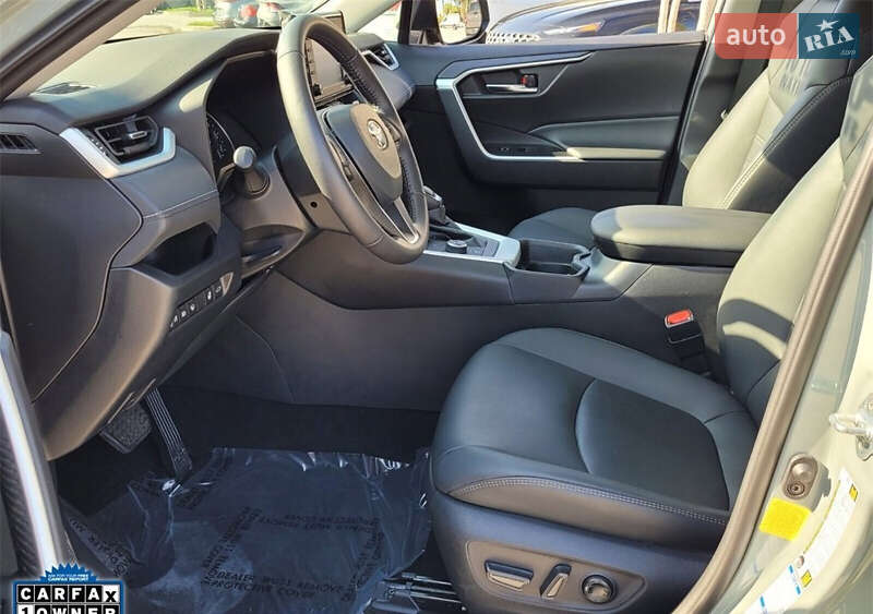 Позашляховик / Кросовер Toyota RAV4 2021 в Запоріжжі