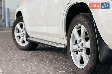 Внедорожник / Кроссовер Toyota RAV4 2011 в 