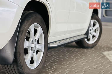 Внедорожник / Кроссовер Toyota RAV4 2011 в 