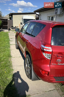 Внедорожник / Кроссовер Toyota RAV4 2012 в 