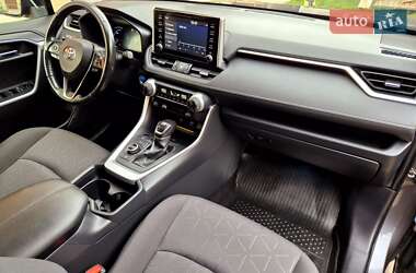 Внедорожник / Кроссовер Toyota RAV4 2020 в 
