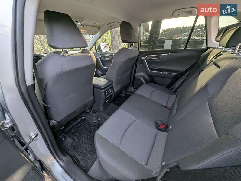 Позашляховик / Кросовер Toyota RAV4 2019 в Львові
