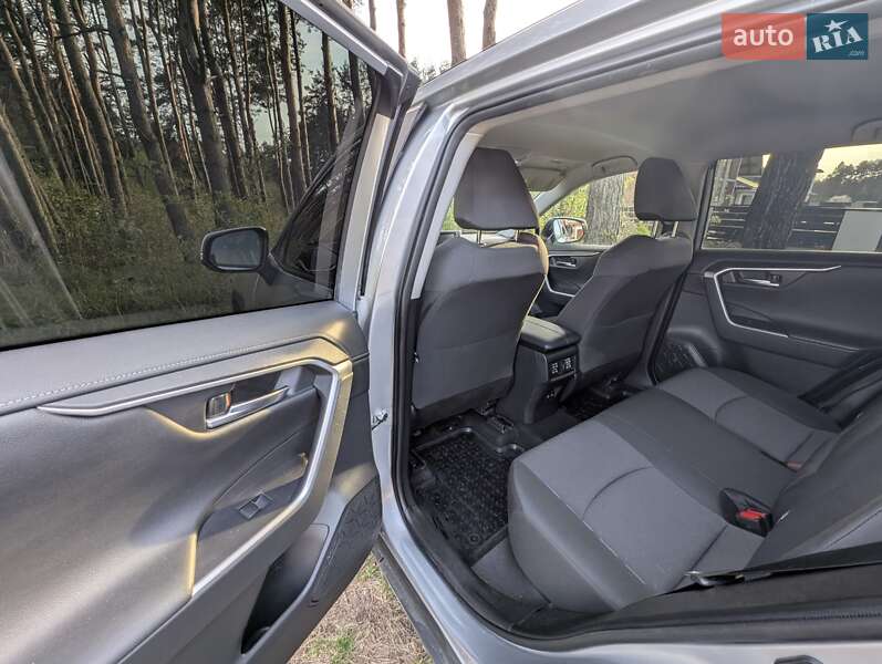 Позашляховик / Кросовер Toyota RAV4 2019 в Львові