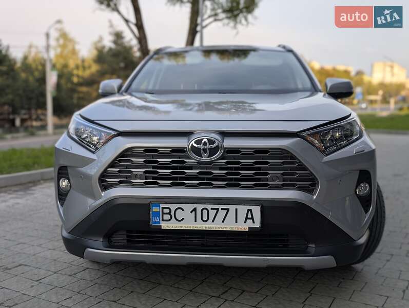 Позашляховик / Кросовер Toyota RAV4 2019 в Львові