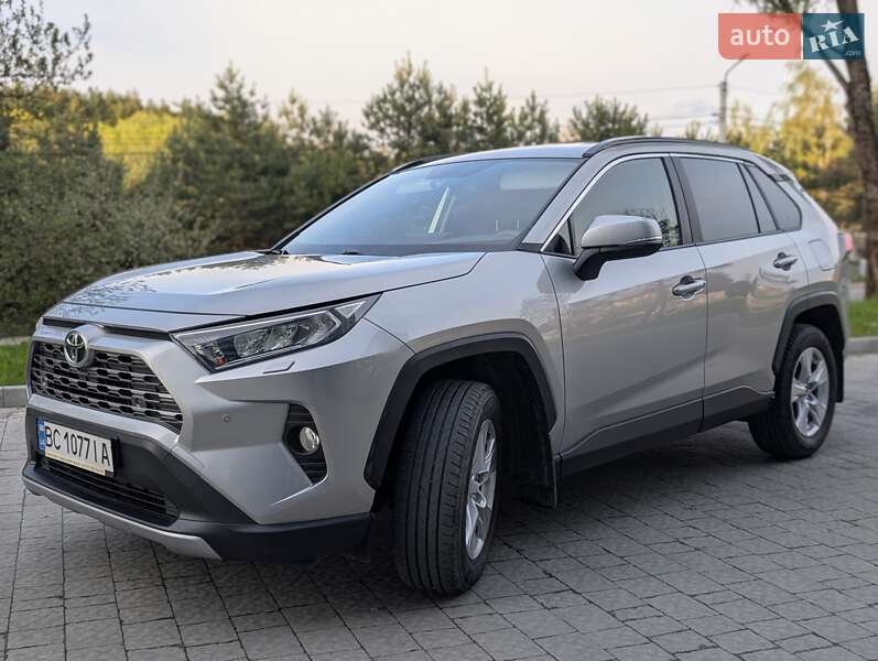 Позашляховик / Кросовер Toyota RAV4 2019 в Львові