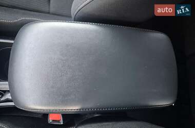 Внедорожник / Кроссовер Toyota RAV4 2014 в 