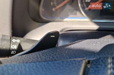 Позашляховик / Кросовер Toyota RAV4 2013 в 