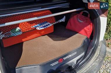 Позашляховик / Кросовер Toyota RAV4 2013 в 