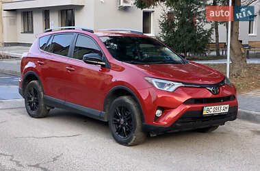 Позашляховик / Кросовер Toyota RAV4 2016 в 