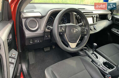 Позашляховик / Кросовер Toyota RAV4 2016 в 