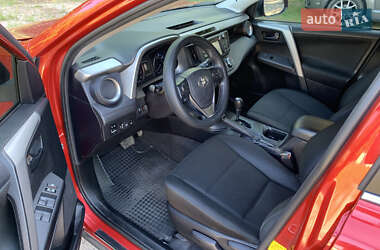 Позашляховик / Кросовер Toyota RAV4 2016 в 