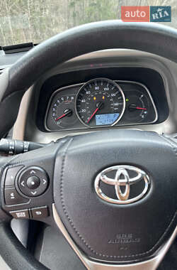 Позашляховик / Кросовер Toyota RAV4 2014 в 
