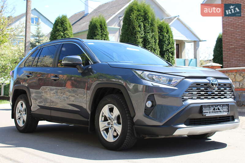 Внедорожник / Кроссовер Toyota RAV4 2022 в Ровно