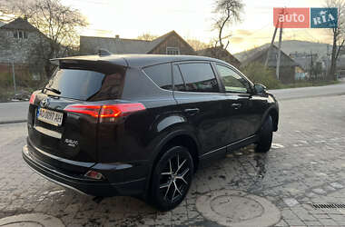 Внедорожник / Кроссовер Toyota RAV4 2017 в 