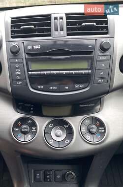Внедорожник / Кроссовер Toyota RAV4 2010 в 