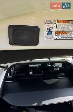 Внедорожник / Кроссовер Toyota RAV4 2018 в 