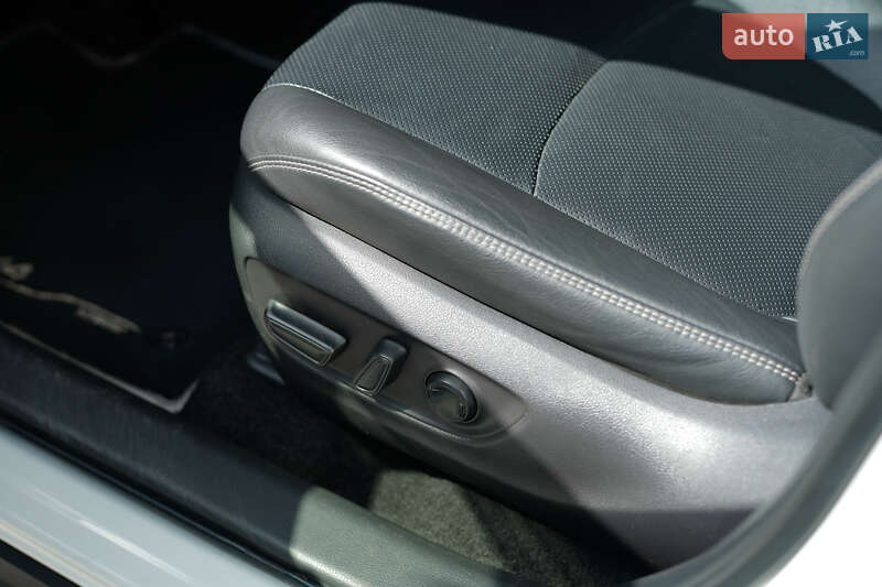 Позашляховик / Кросовер Toyota RAV4 2020 в Львові фото 12 Позашляховик / Кросовер Toyota RAV4 2020 в Львові