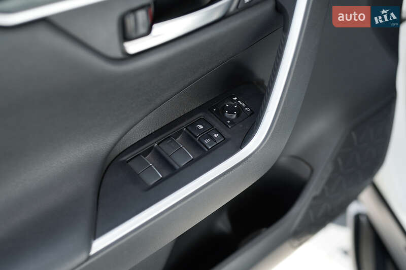 Позашляховик / Кросовер Toyota RAV4 2020 в Львові фото 17 Позашляховик / Кросовер Toyota RAV4 2020 в Львові