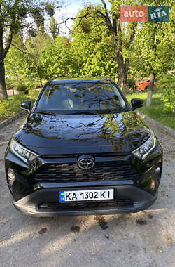 Позашляховик / Кросовер Toyota RAV4 2020 в 