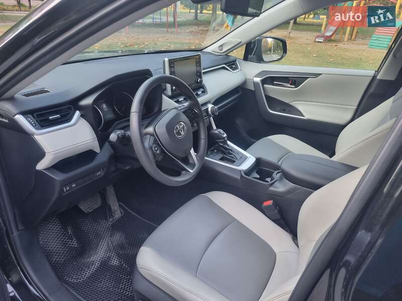 Внедорожник / Кроссовер Toyota RAV4 2019 в Харькове