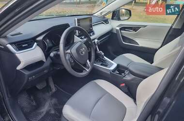 Внедорожник / Кроссовер Toyota RAV4 2019 в 