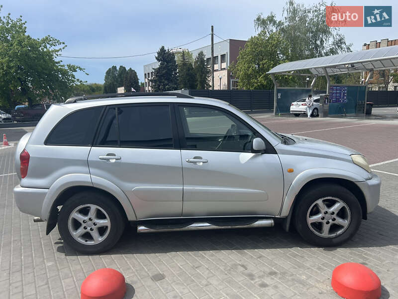 Позашляховик / Кросовер Toyota RAV4 2003 в Чернігові