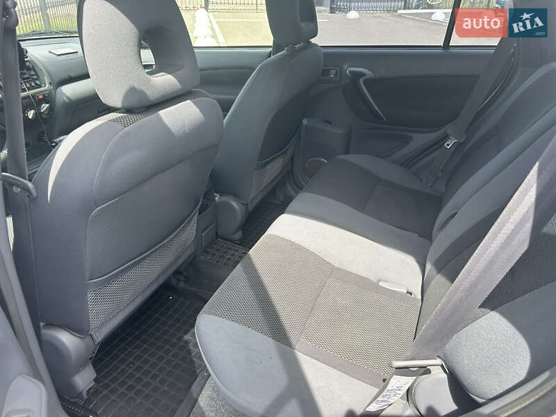 Позашляховик / Кросовер Toyota RAV4 2003 в Чернігові