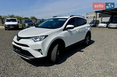 Внедорожник / Кроссовер Toyota RAV4 2016 в 