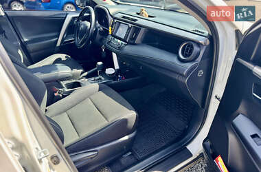 Внедорожник / Кроссовер Toyota RAV4 2016 в 