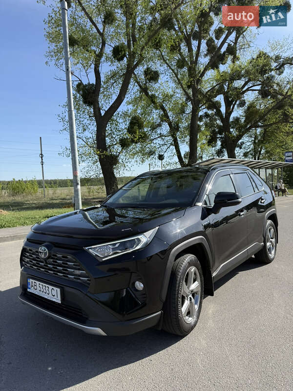 Внедорожник / Кроссовер Toyota RAV4 2020 в 