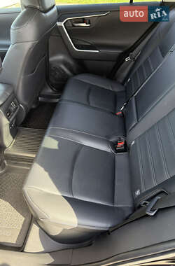 Внедорожник / Кроссовер Toyota RAV4 2020 в 
