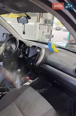 Позашляховик / Кросовер Toyota RAV4 2006 в 